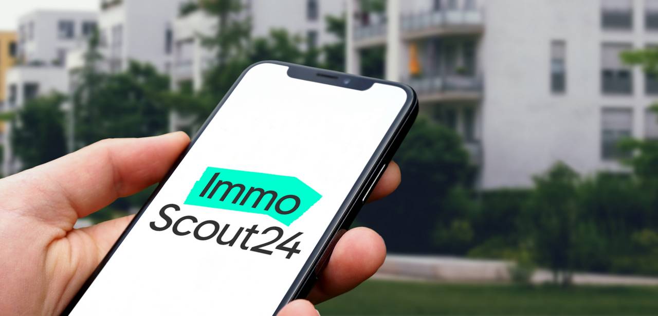 Immobilienscout24 – Die führende Plattform für Mieter und Vermieter. (Foto: AdobeStock - 503269498 keBu.Medien)