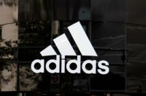 adidas' Engagement für Nachhaltigkeit und Innovation prägt das Unternehmen bis heute. (Foto: AdobeStock 283043772 ink drop)