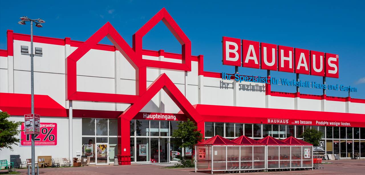 Bauhaus ist mehr als ein Baumarkt – es ist eine Marke für zukunftsorientiertes Bauen. (Foto: AdobeStock 358082602 penofoto.de)