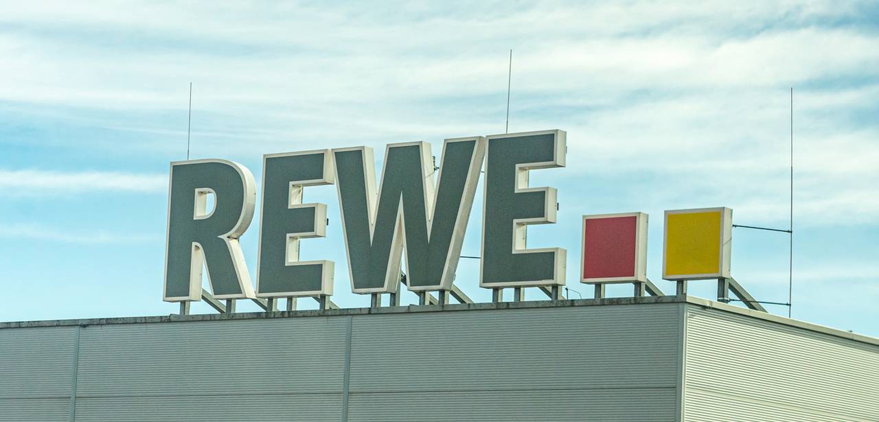 Die Zentrale der Rewe Group in Köln ist der strategische Dreh- und Angelpunkt des Unternehmens (Foto: AdobeStock 592782226-Annabell Gsödl).