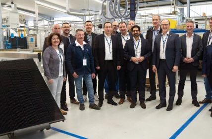 Hessens Wirtschaftsminister besichtigt hochmoderne SOLINK-Fertigung in (Foto: Sascha Struss, AKG Group)