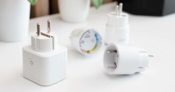 Energie sparen leicht gemacht mit einem Smart Plug (Foto: AdobeStock - 898530240 Proxima Studio)