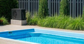 So finden Sie die richtige Pool-Wärmepumpe: Leistung, Größe und Effizienz im Überblick (Foto: AdobeStock - StockMediaProduction - 839410353)