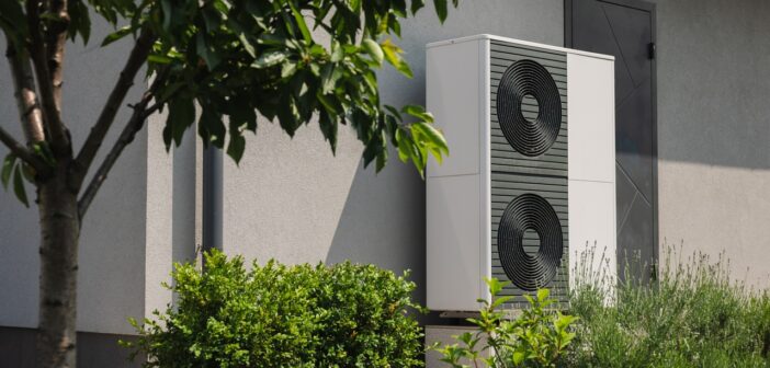 Der Trend 2026: Wärmepumpen gekoppelt mit Photovoltaik und Speichern werden zum Standard. (Foto: AdobeStock_1614828780 StockMediaSeller)